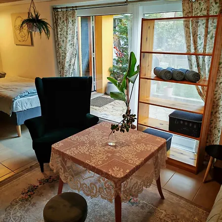 Magnolia With Free Parking