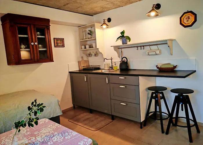 Magnolia With Free Parking