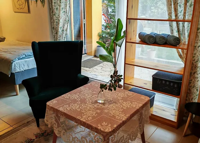 Magnolia With Free Parking